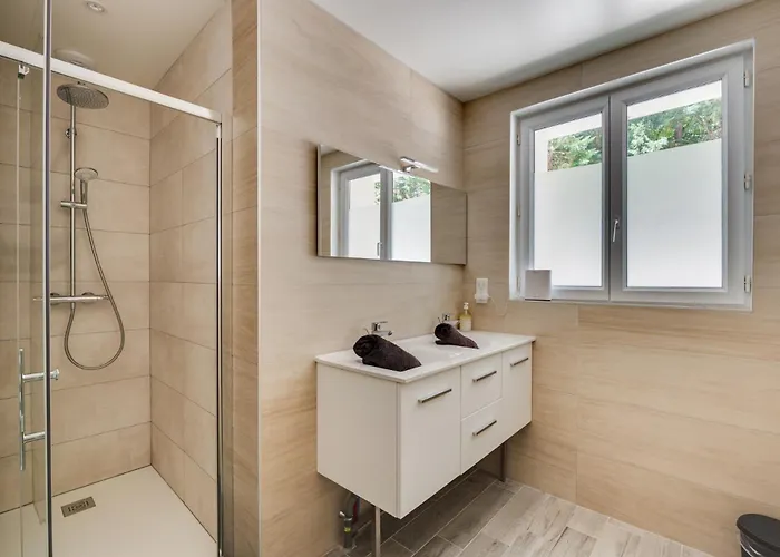 Paradis Jacuzzi Cinema شقة *